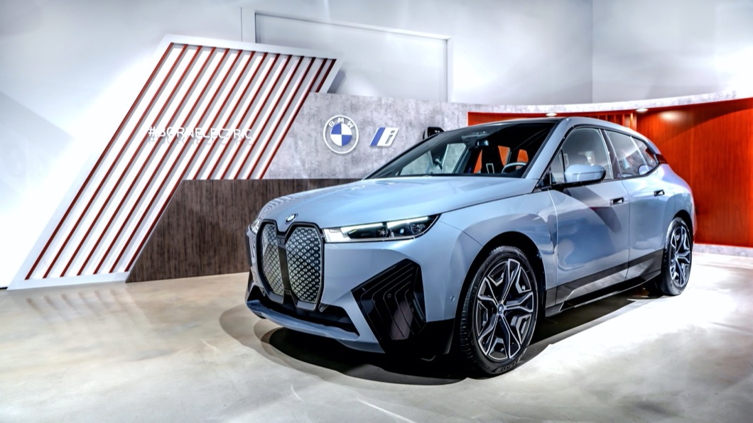 iX除了是以旗艦電動休旅車格登場，也呼應BMW決定在2030年電動銷售佔比50%的計畫。(圖片來源/ BMW)