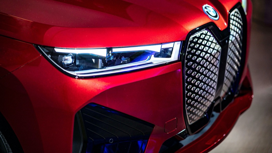 燈組方面可以選配雷射頭燈LED，提供更好的照明範圍。(圖片來源/ BMW)