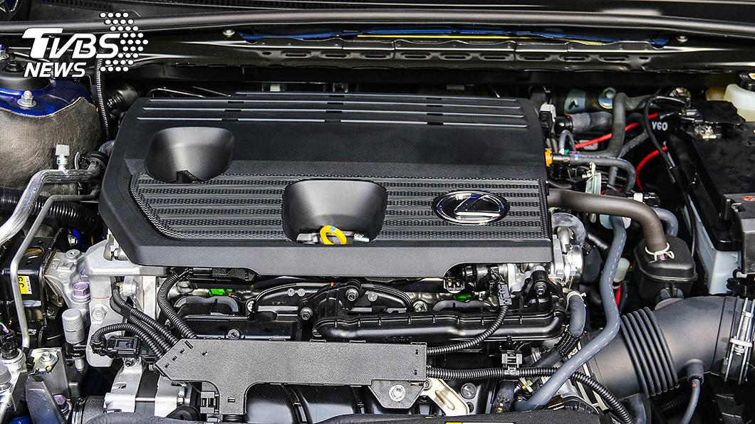ES 250以擁有207匹馬力、24.8公斤米扭力最大輸出的2.5升汽油自然進氣引擎搭配8速手自排變速箱。