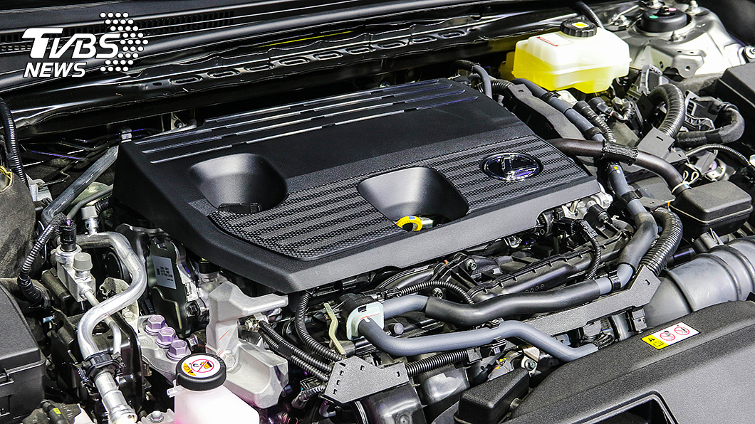 ES 300h動力以2.5升汽油自然進氣引擎為核心，綜效馬力輸出為218匹。