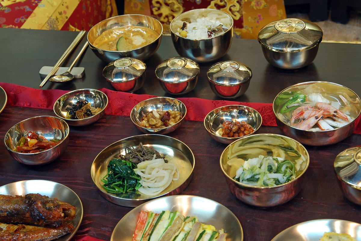 隱藏文化不說你不知！韓國小菜幾乎「單數盤」上桌，背後原因竟是為「養生」