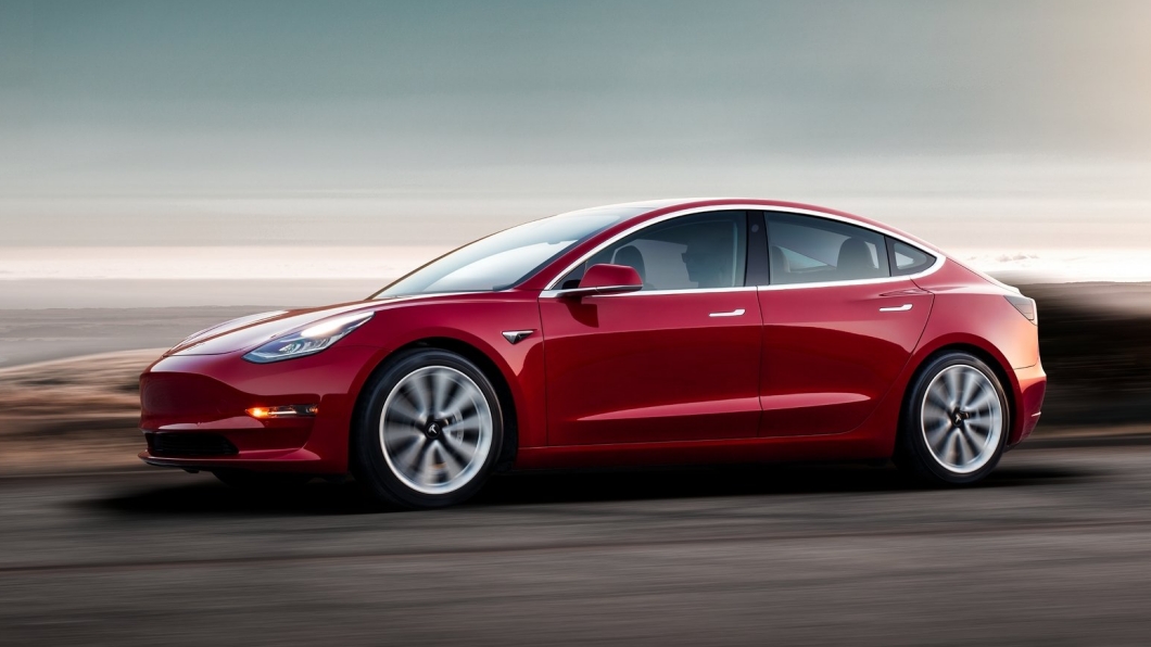 也有不少人提到可以買特斯拉Model 3，就可以擁有極佳的性能體驗。(圖片來源/ Tesla)