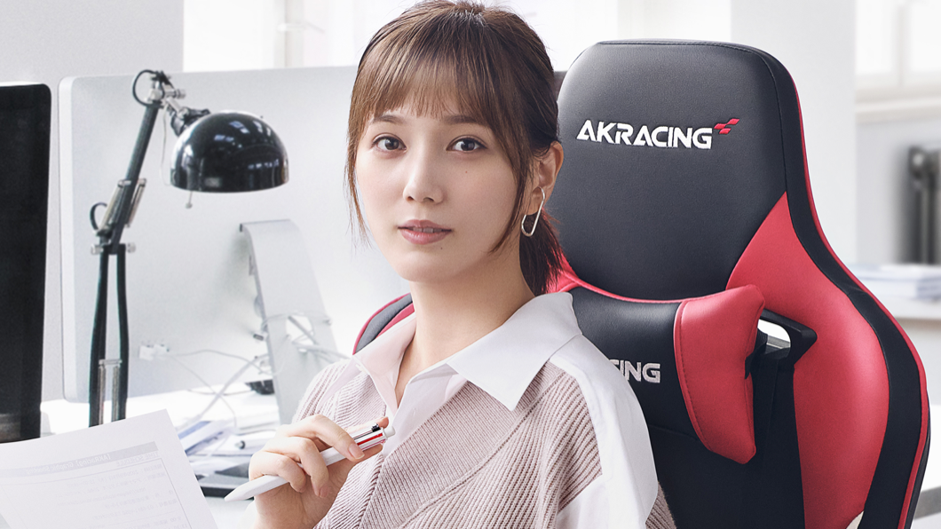 AKRacing在日本市場的代言人，竟然還請到有「日本最正宅女」之稱的女演員本田翼成為該品牌的代言人。(圖片來源/ AKRacing)