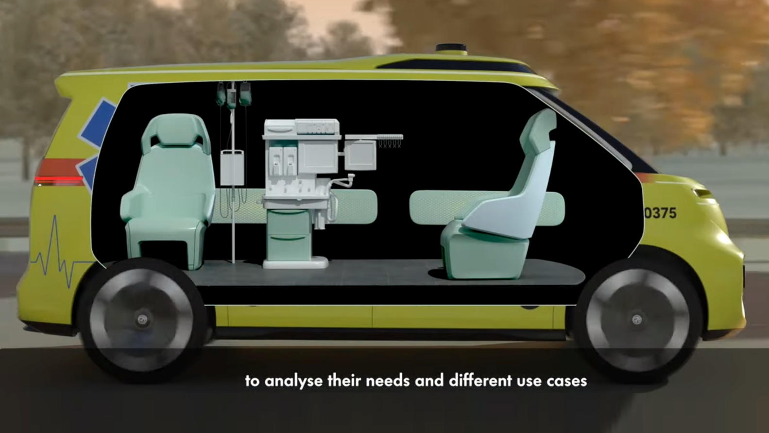 透過自動化駕駛可以讓車內的格局配置改變，兩名救護員可以同時照護病患。(圖片來源/ 福斯)