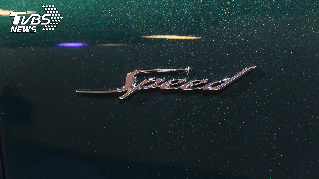 葉子鈑上貼有代表Continental GT最強車型的「Speed」徽飾。