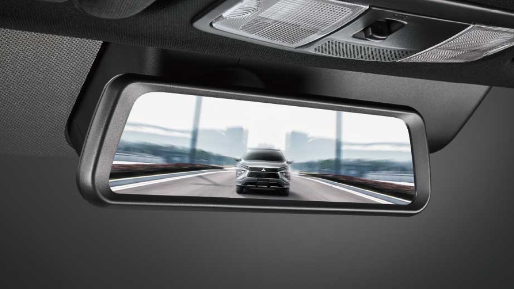 三菱Outlander在新年式車型上也標配了電子後照鏡，這類產品也會越來越普及。(圖片來源/ 三菱)