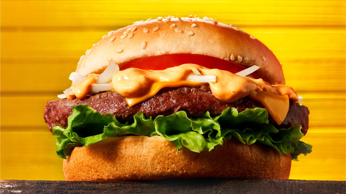免費嗑厚牛堡！ Q Burger推２款「４盎司厚牛堡」，加碼濃郁HERSHEY’S可可飲