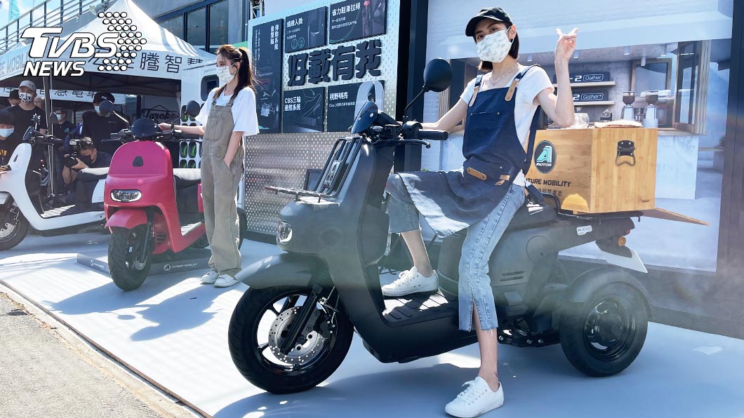 台灣品牌宏佳騰推出的Ai-2 Gather鎖定物流業的需求，目前已經與Lalamove及momo購物網攜手合作，推出企業專屬車款。(圖片來源/ TVBS) 