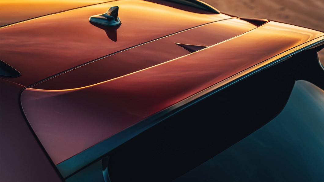 Bentayga S專屬尾翼賽味更濃，亦能提供更佳的空力穩定效果。(圖片來源/ Bentley)