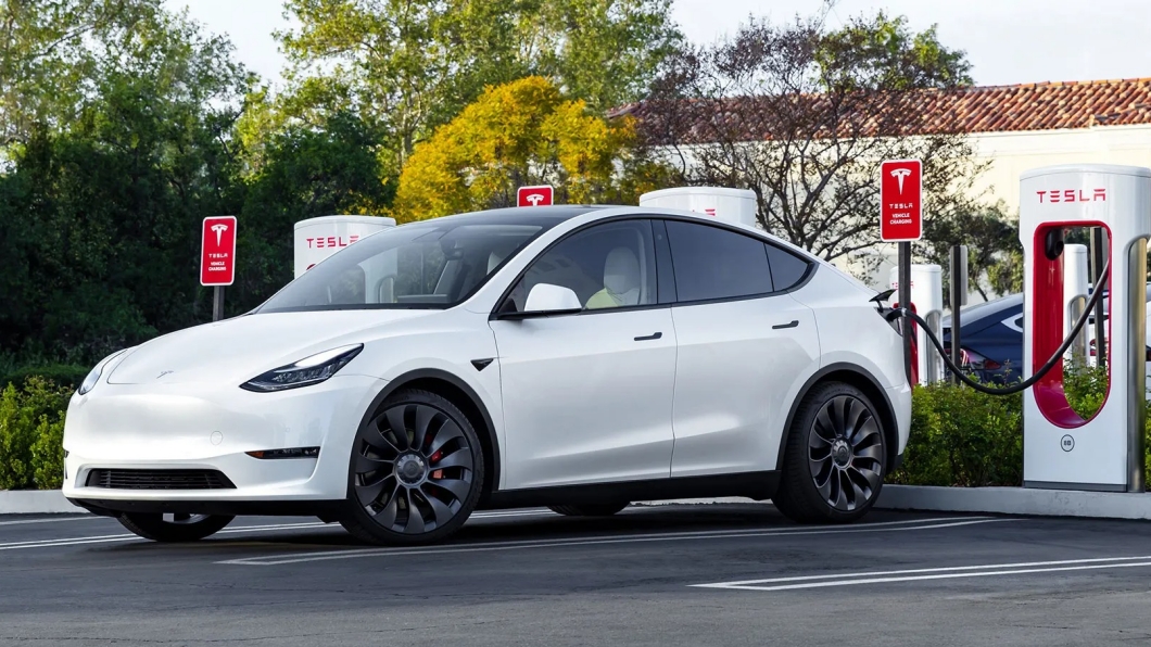 財政部同步研擬電動車免徵貨物稅優惠延長修法。(圖片來源/ Tesla)