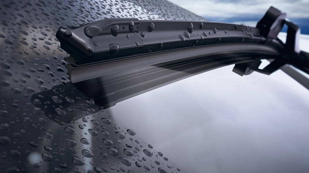 如果害怕車輛上的水珠會有痕跡，洗完車之後也可以用風槍全車吹乾再離開。(圖片來源/ APGO)