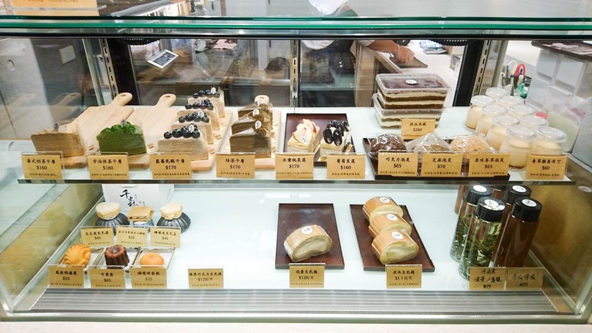 【新開店】台南隱密甜點店！抹茶千層酥內用才吃得到，濃郁生乳捲有滿滿餡料