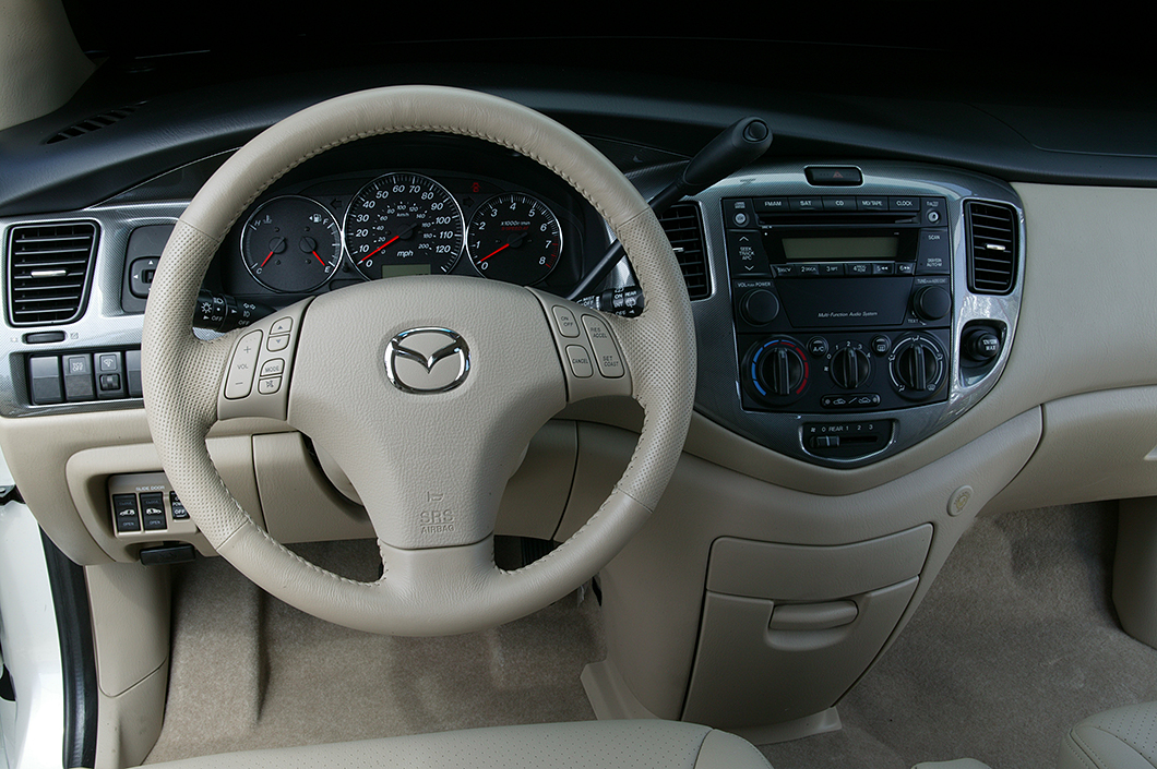 Mazda將排檔桿設計在方向機柱，前座中央沒有設計鞍座。(圖片來源/ Mazda)