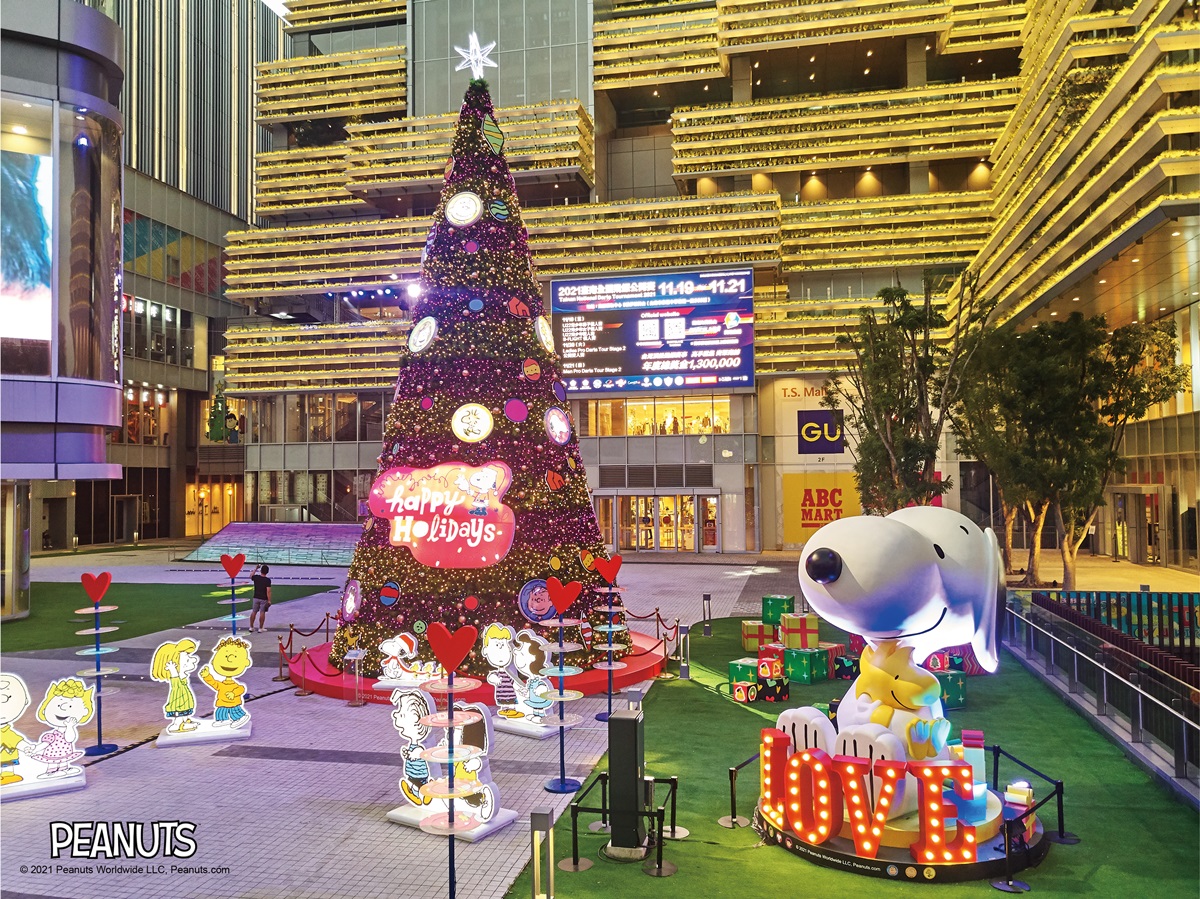全台唯一「史努比主題耶誕樹」在台南！打卡必拍飄雪秀、巨型公仔和紅色狗屋