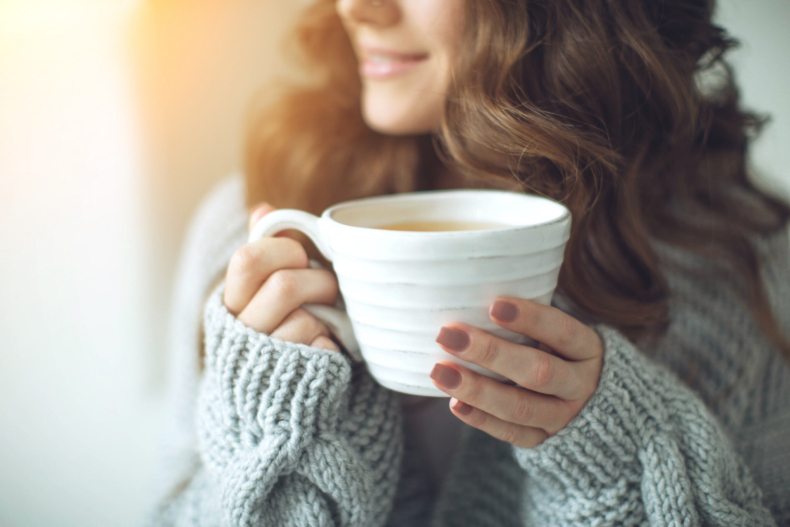 美研究：愛喝熱茶容易得「食道癌」！醫曝6個NG習慣，遇「吞不下去」快就診