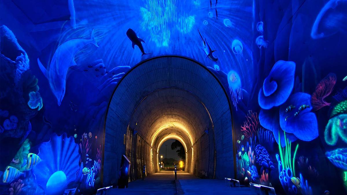 宜蘭最新自行車景點！彩繪隧道宛如騎進海底世界，每日限時夜光投射超夢幻