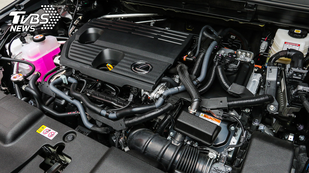 NX 350h車型以2.5升自然進氣引擎搭配Hybrid油電複合動力系統，具備243匹綜效馬力輸出。