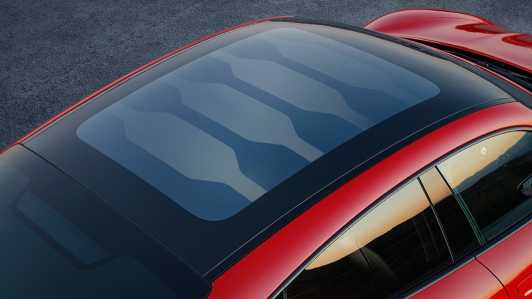日照控制全景式玻璃車頂也是Taycan GTS的全新選配功能。(圖片來源/ Porshce)