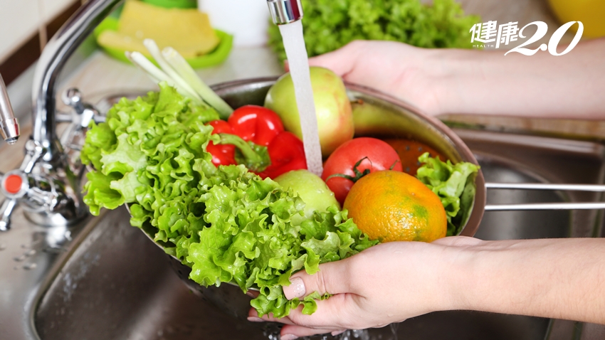 你家的蔬果有洗乾淨再吃嗎？營養師親授蔬果洗淨撇步，1/5民眾沖洗時間不夠