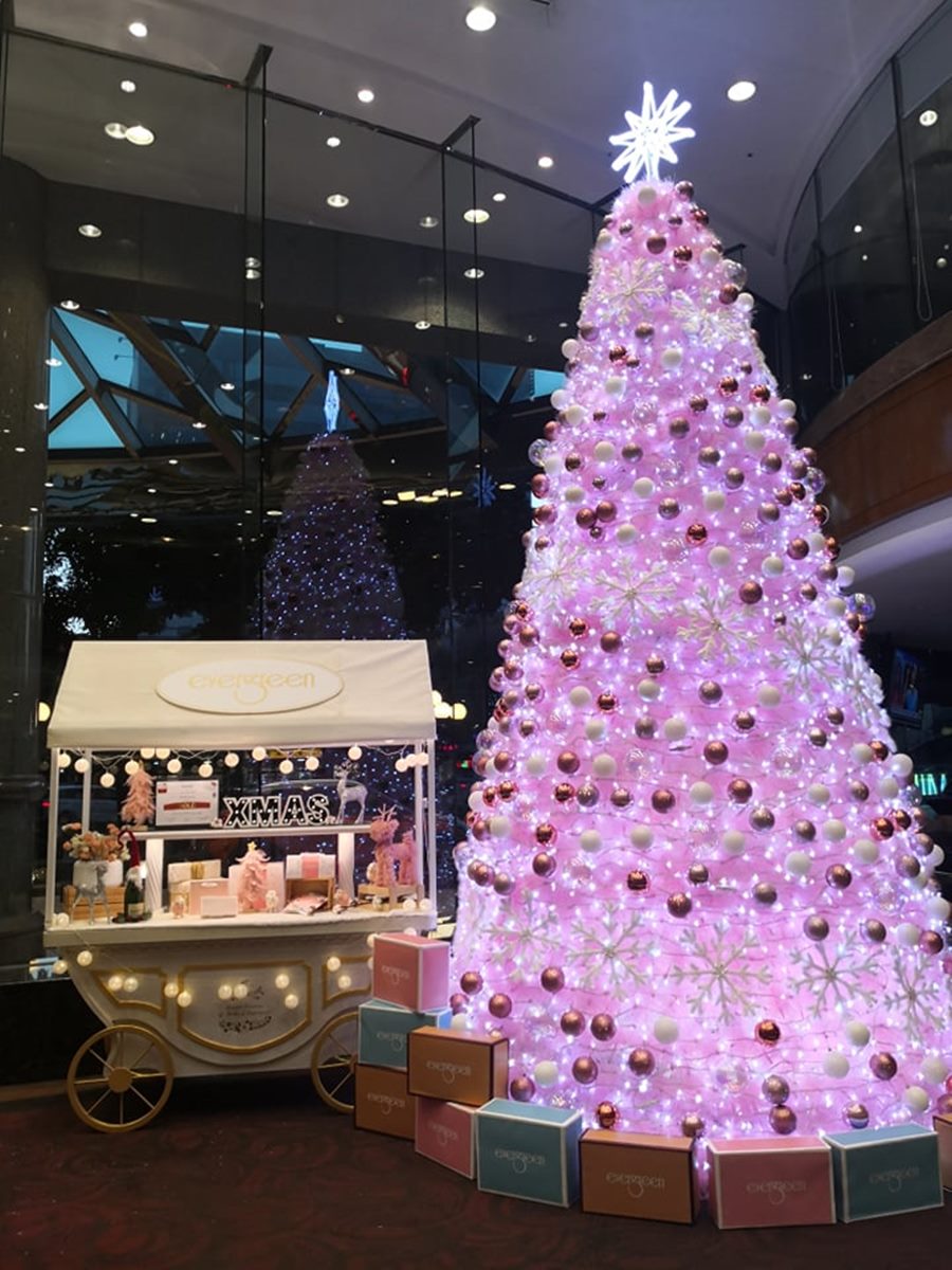 中部唯一「巨型粉紅耶誕樹」！蒂芬尼藍耶誕房超好拍，還有免費香檳、歐舒丹