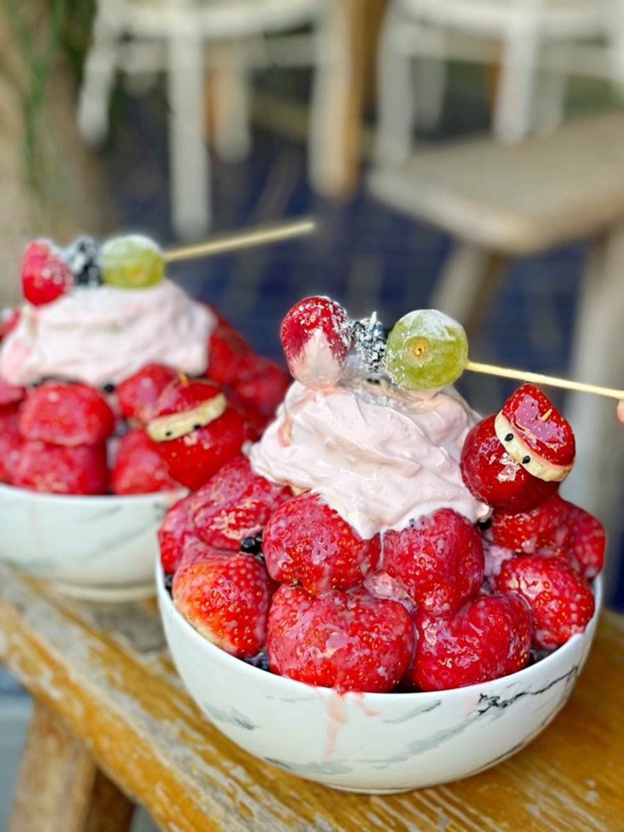 草莓控快看！台南排隊冰店「草莓串串冰」來了，５元加購限量超萌雪人糖葫蘆