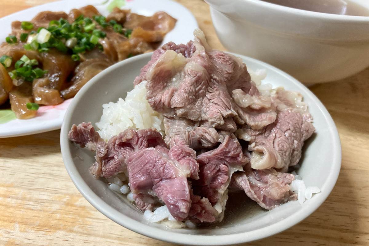 在地人才知道！台南20年「牛肉湯」先搶限量五花肉，嗜辣者必搭「強力椒」
