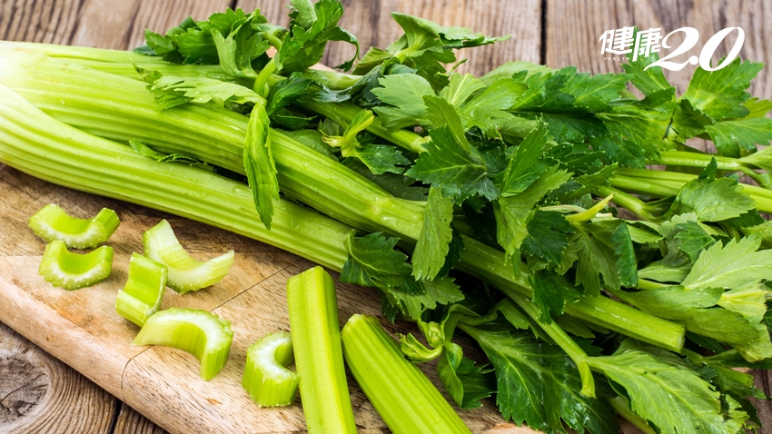吃芹菜、韭菜好處多！芹菜可降低發炎反應，韭菜能殺菌、降血脂預防腸癌