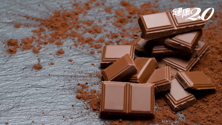 巧克力降血壓，增加好膽固醇！研究曝每周吃5次以上黑巧克力降57%心臟病機率