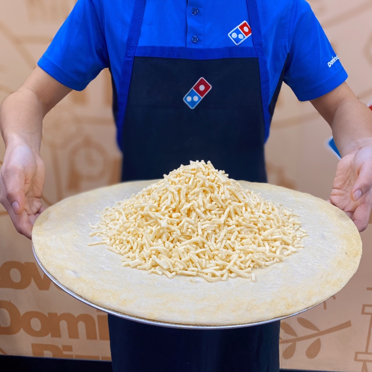 起司控瘋掉！達美樂超狂「１公斤起司披薩」，比一般披薩多７倍起司量