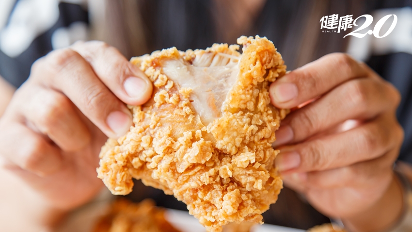 吃炸雞時酥脆的雞皮吃不吃？營養師點出吃雞皮的重要關鍵