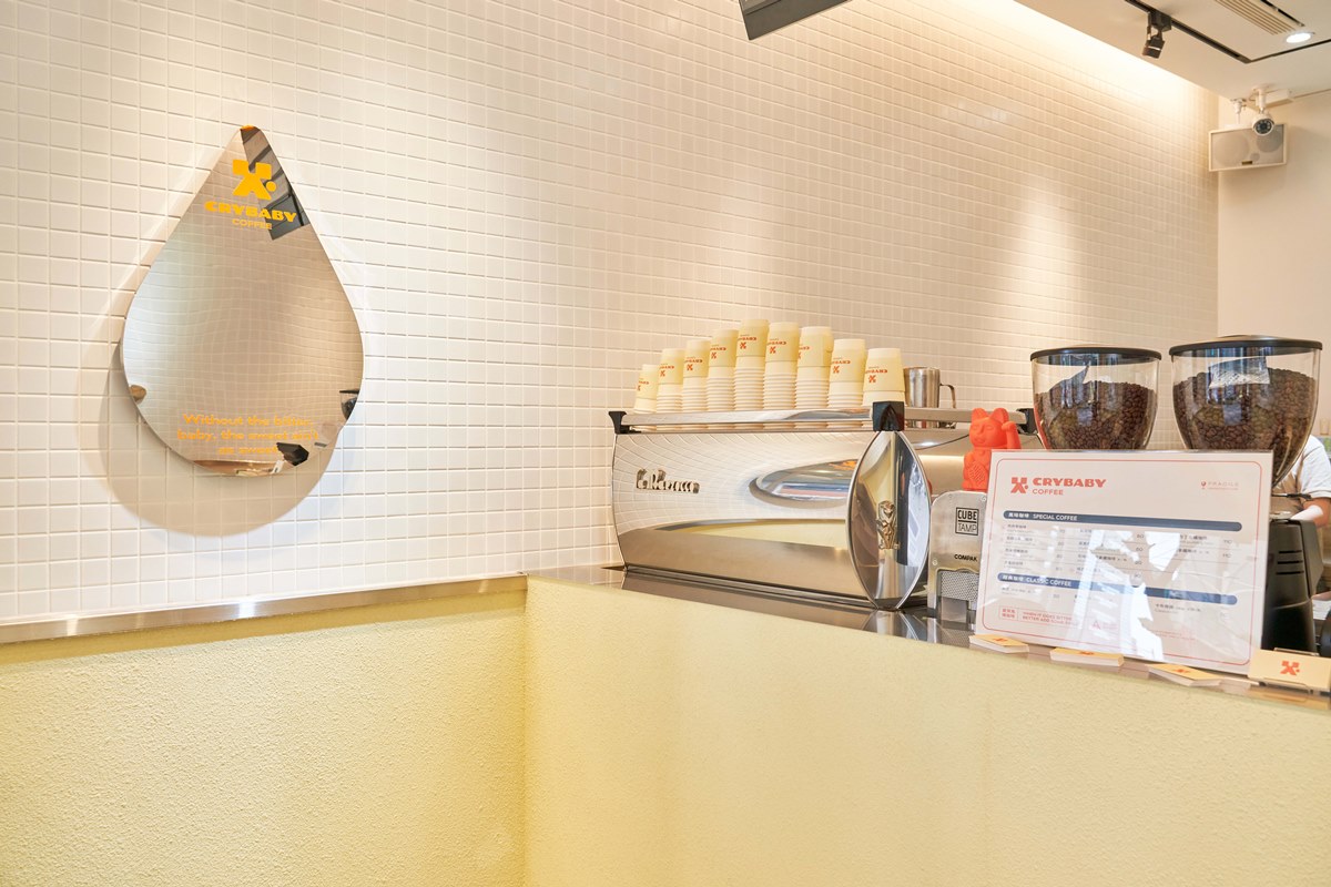 超Q鵝黃色店裝快打卡！台北全新韓系咖啡廳，燕巢芭樂、福源花生醬都入咖啡
