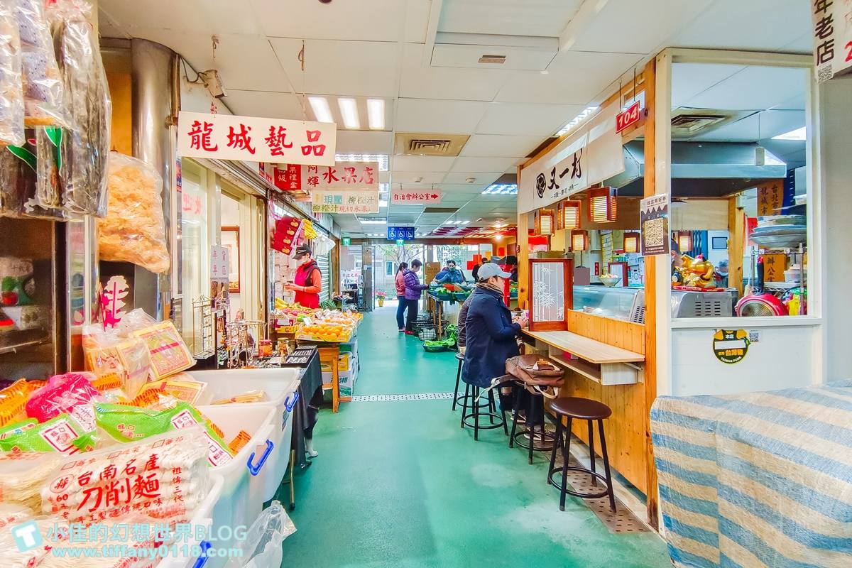 50元吃整隻螃蟹！台北澎派海鮮丼藏身市場，生魚片、天使紅蝦滿到看不見醋飯