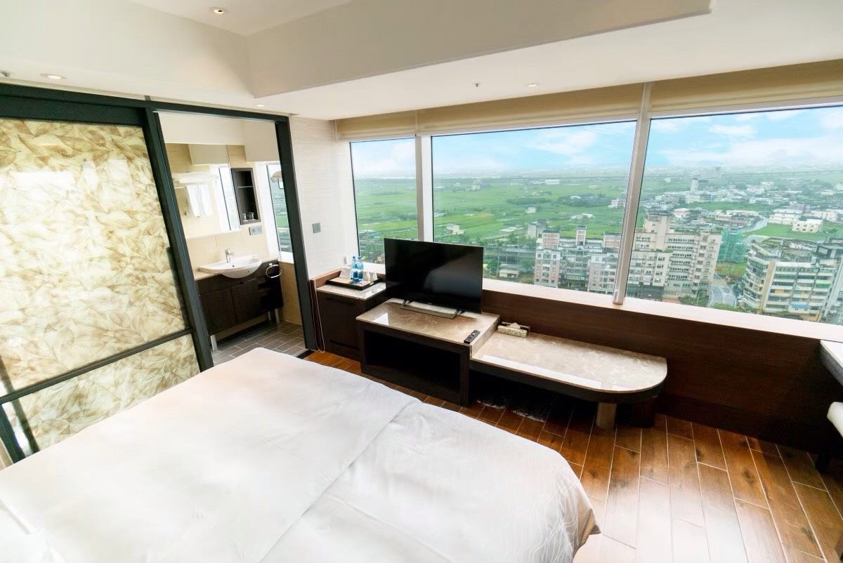 全台首家「希爾頓度假酒店」在宜蘭！頂樓泡無敵海景溫泉，房間就能看龜山島