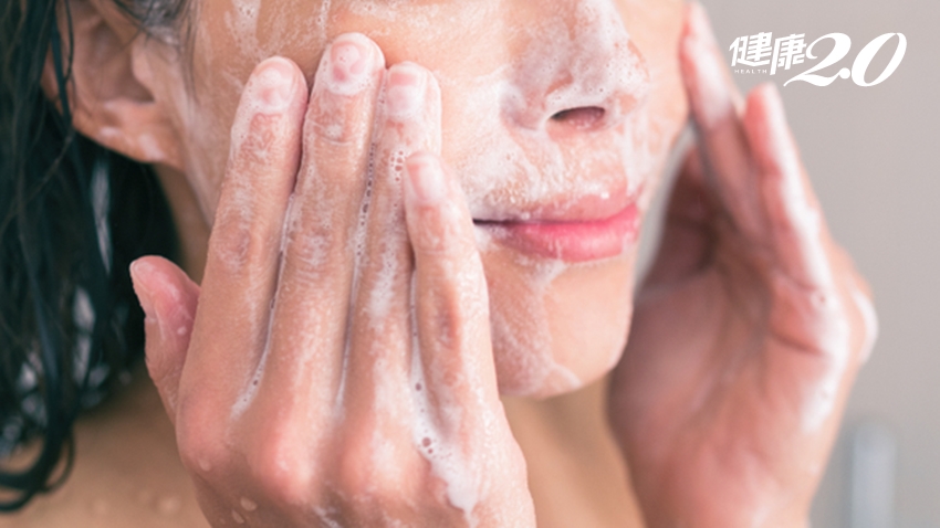 「溫熱感洗面乳」能打開毛孔？你可能誤會了！醫：其實這樣洗臉最好