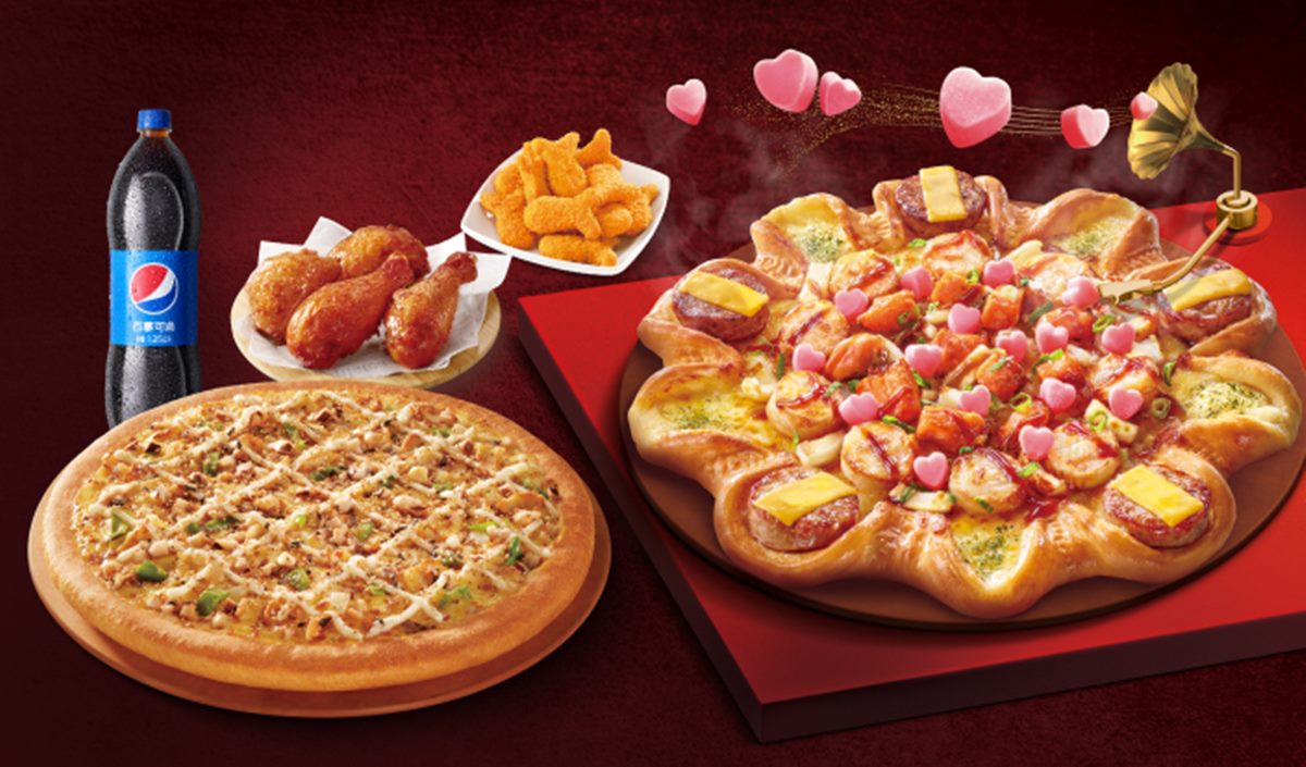 必勝客最新「粉紅愛心」披薩！滿滿鮭魚搭牛奶起司，還有升級版「鰻魚披薩」