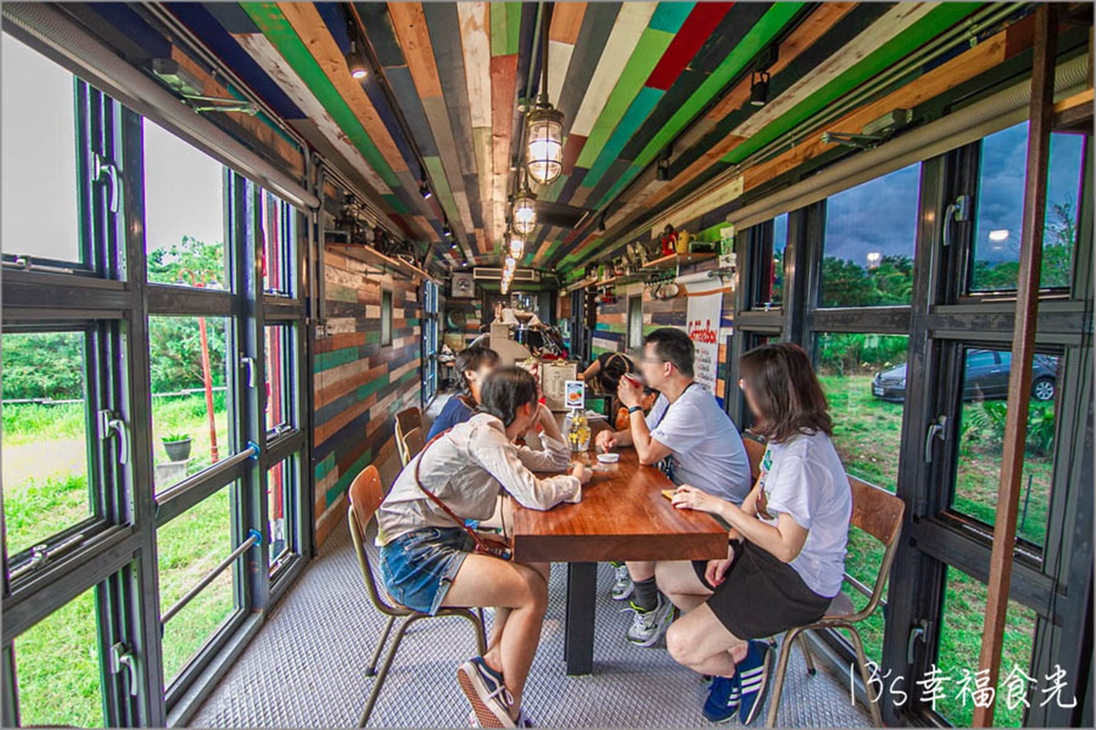 火車裡藏了「夢幻咖啡廳」！坐車頂享受海景第一排，鹹食必嘗野菇鹹派超開胃