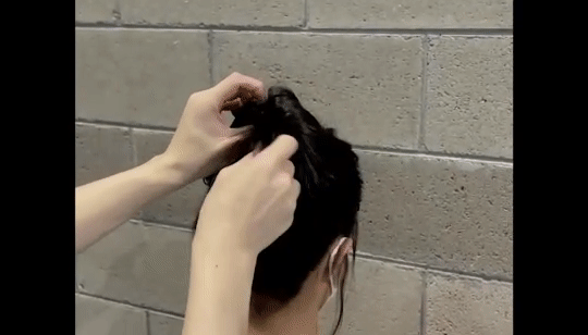 髮型師授超簡單3步驟「雙層丸子頭」！不鬆散、不塌扁，美美撐一整天的圓弧丸子頭