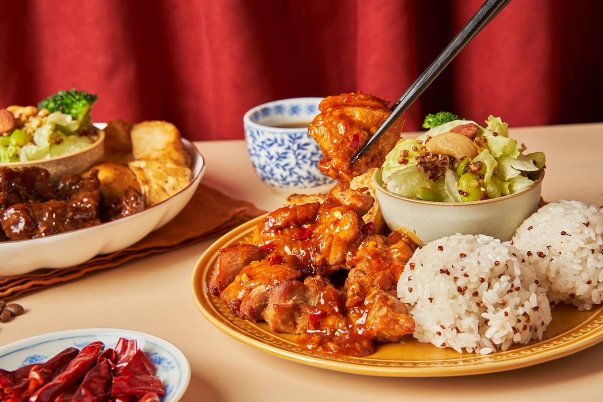 怡客咖啡就能吃彭園!超狂名店聯名第一彈開跑,左宗棠雞入菜、新品送飲料券 怡客咖啡就能吃彭園!超狂名店聯名第一彈開跑,左宗棠雞入菜、新品送飲料券