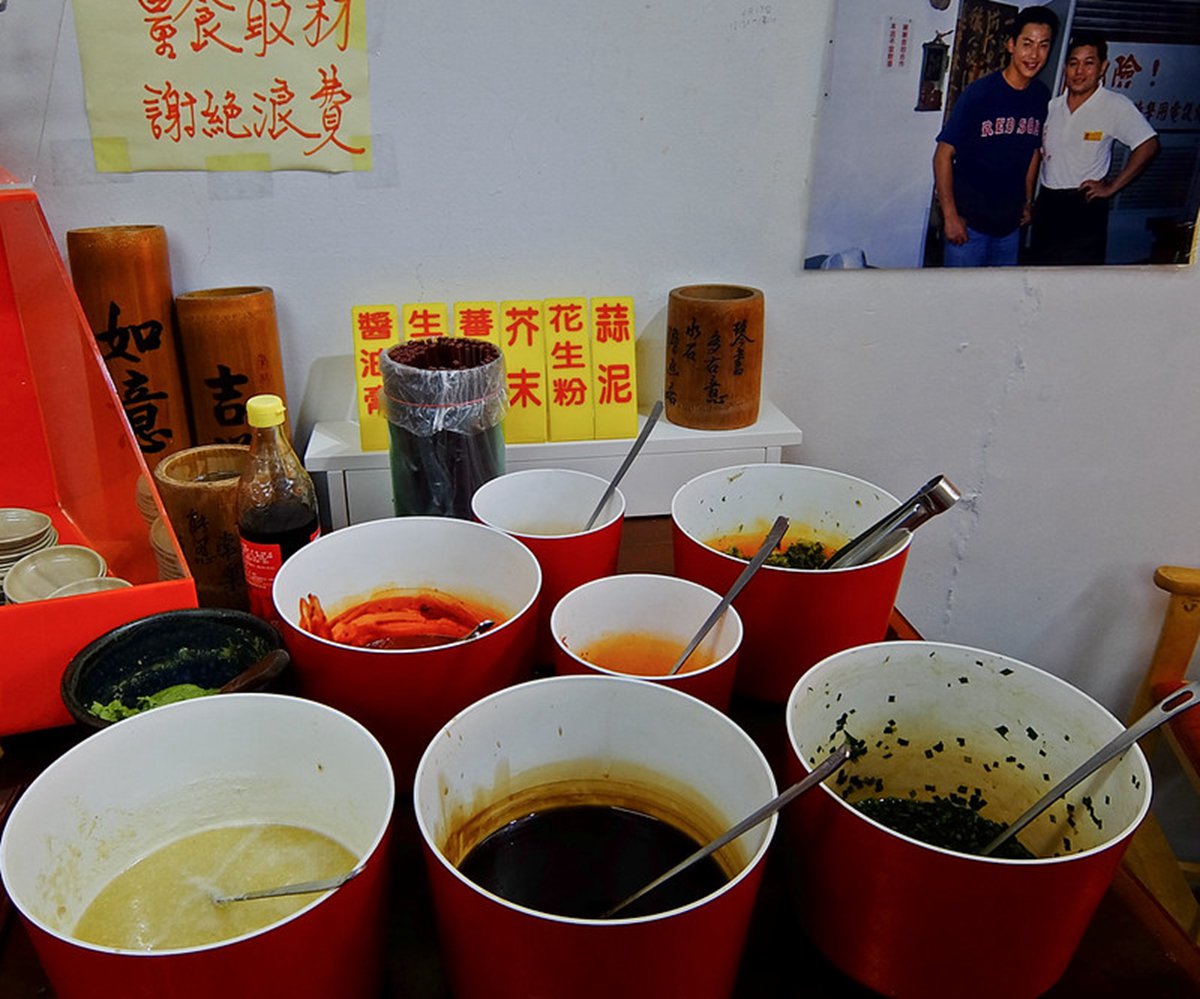 網推台北最強豬血湯！「天然紅豆腐」超軟嫩，配料、湯頭還能任選客製化
