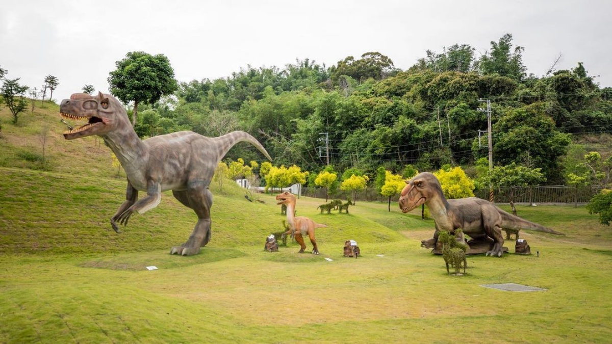 台版「侏儸紀公園」來了！打卡「九九峰動物樂園」巨大恐龍，再拍４座天網鳥籠