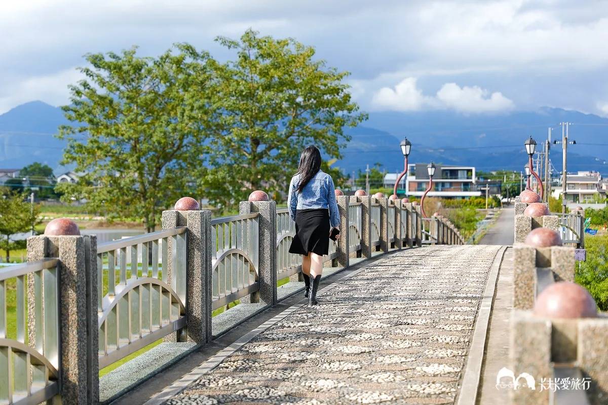 免飛澎湖！絕美宜蘭版「摩西分海」賞壯觀河景，免費拍粉紅鵲橋、騎腳踏車
