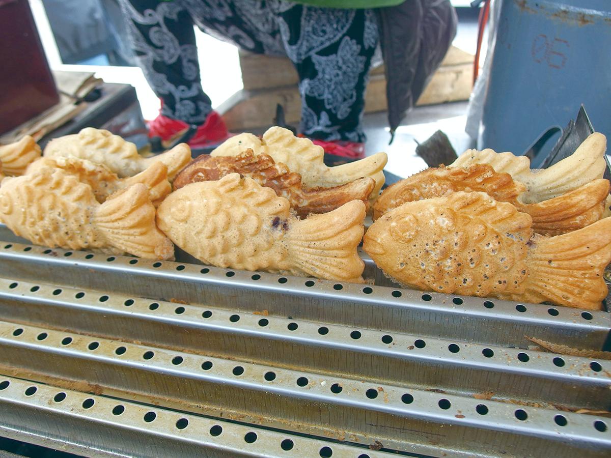 飛韓國吃爆！打卡８款韓版街頭「雞蛋糕」：比臉大螃蟹麵包、超夯「便便燒」