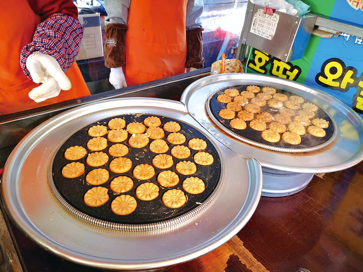飛韓國吃爆！打卡８款韓版街頭「雞蛋糕」：比臉大螃蟹麵包、超夯「便便燒」