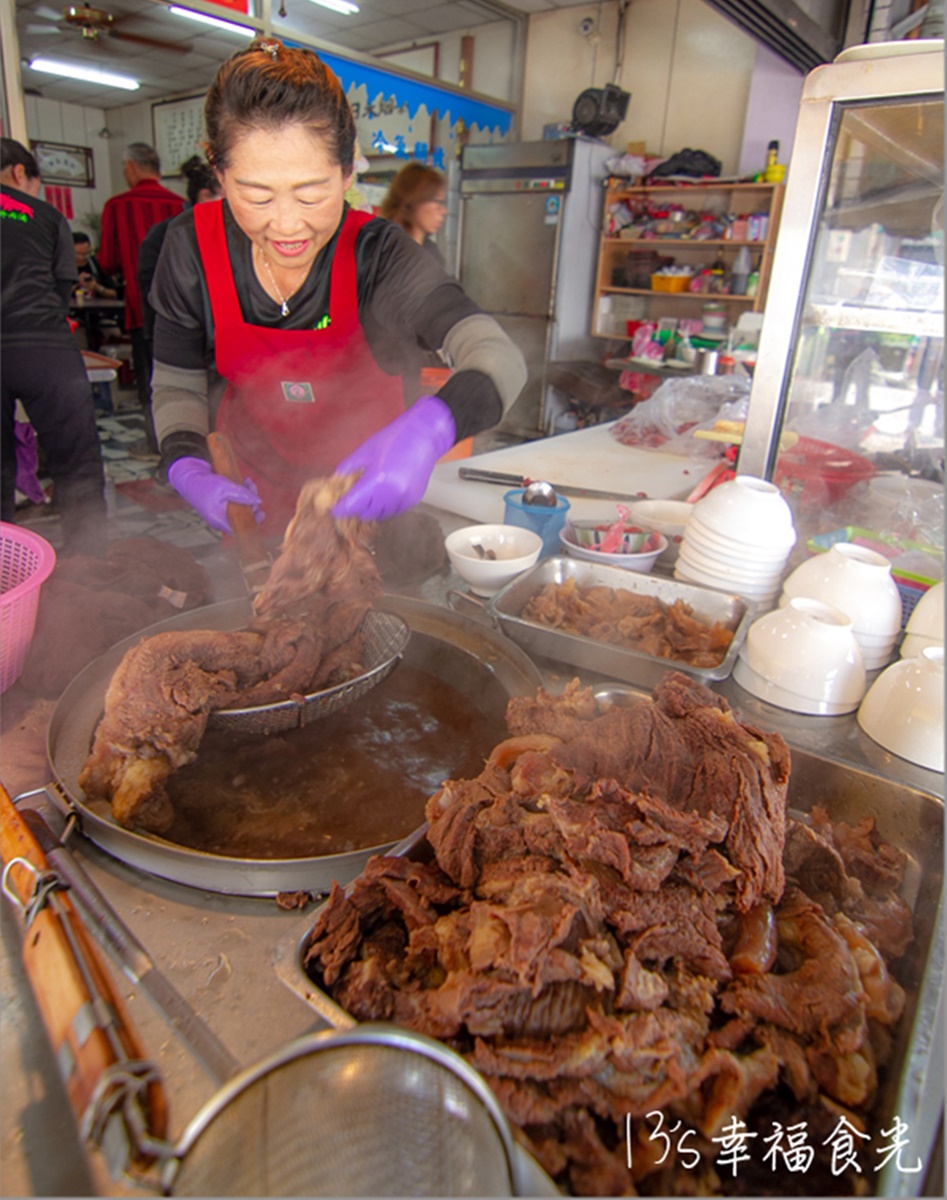 徐天麟也來過！每日直送「溫體牛肉湯」肉量驚人，10元肉燥飯＋滑蛋牛超開胃