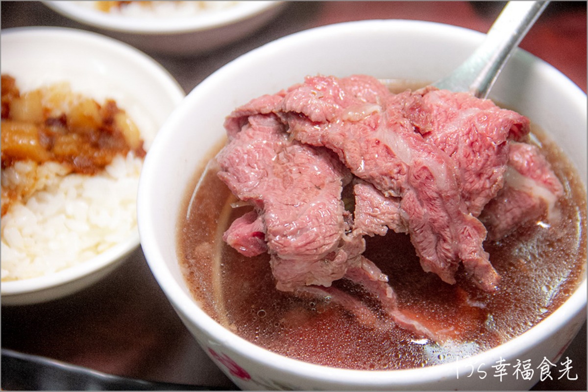 徐天麟也來過！每日直送「溫體牛肉湯」肉量驚人，10元肉燥飯＋滑蛋牛超開胃