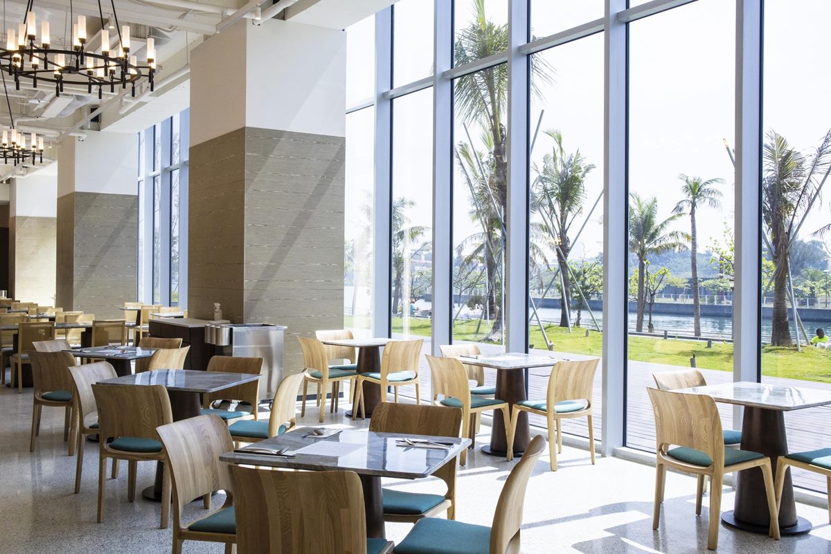 【新開店】全台唯一遊艇碼頭飯店！打卡台南最新無邊際泳池、南歐主題吃到飽