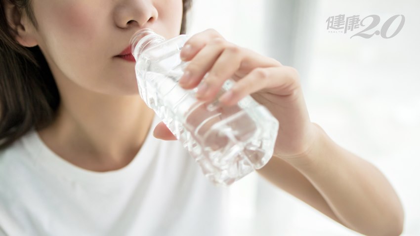 喝對水也能穩定自律神經！不可錯過4個喝水時間 水腫反而更要喝水