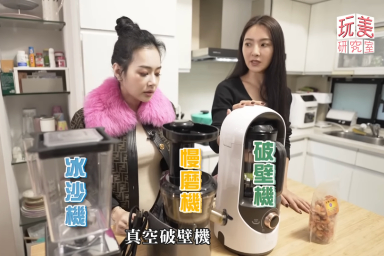 ▲吳速玲廚房採中島設計，擺放3台果汁機超講究