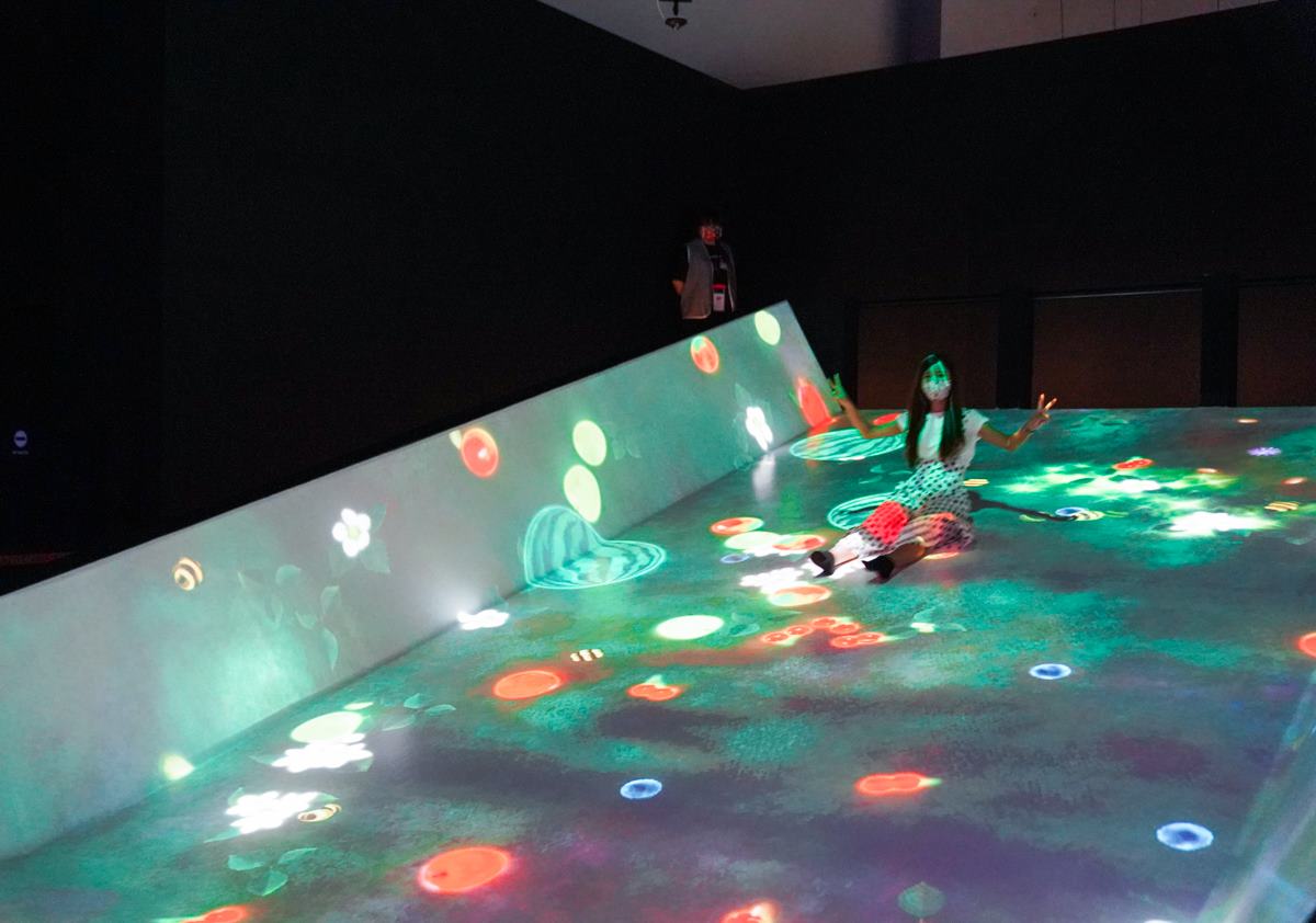 「日本最美展覽」登陸高雄！９大光影互動區洗版IG：沉浸式跳房子、彩色光球