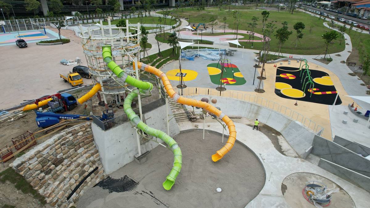 「全台最高戶外溜滑梯」在這！「馬卡龍公園」７月將完工，帶孩子免費玩到爽
